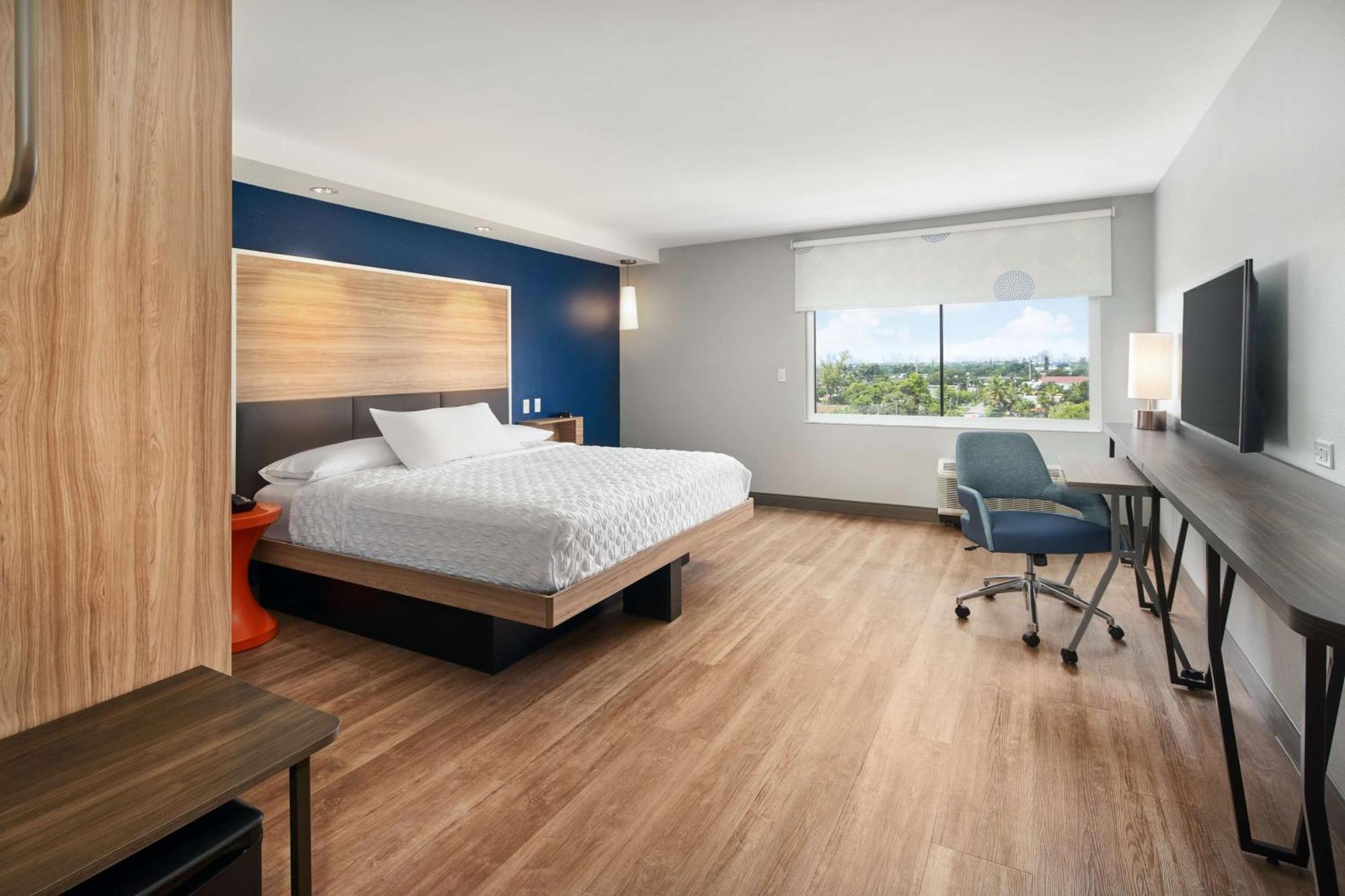 Tru By Hilton Ft Lauderdale Airport Hotel Dania Beach Exterior photo